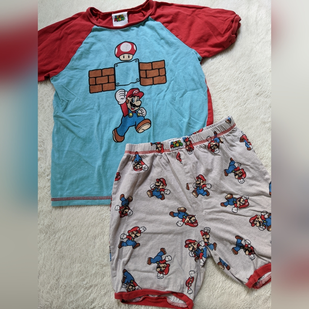 Super Mario Youth (10-12) Large Pajama Shirt and Shorts Set